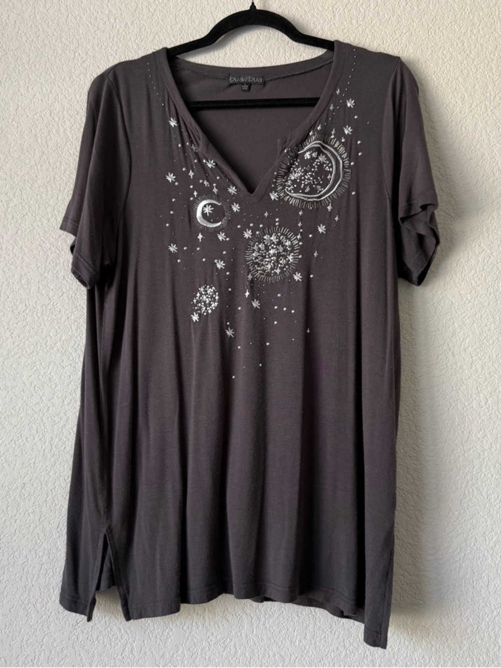 Bus Bua Charcoal V-Neck Starburst Print Women's Top